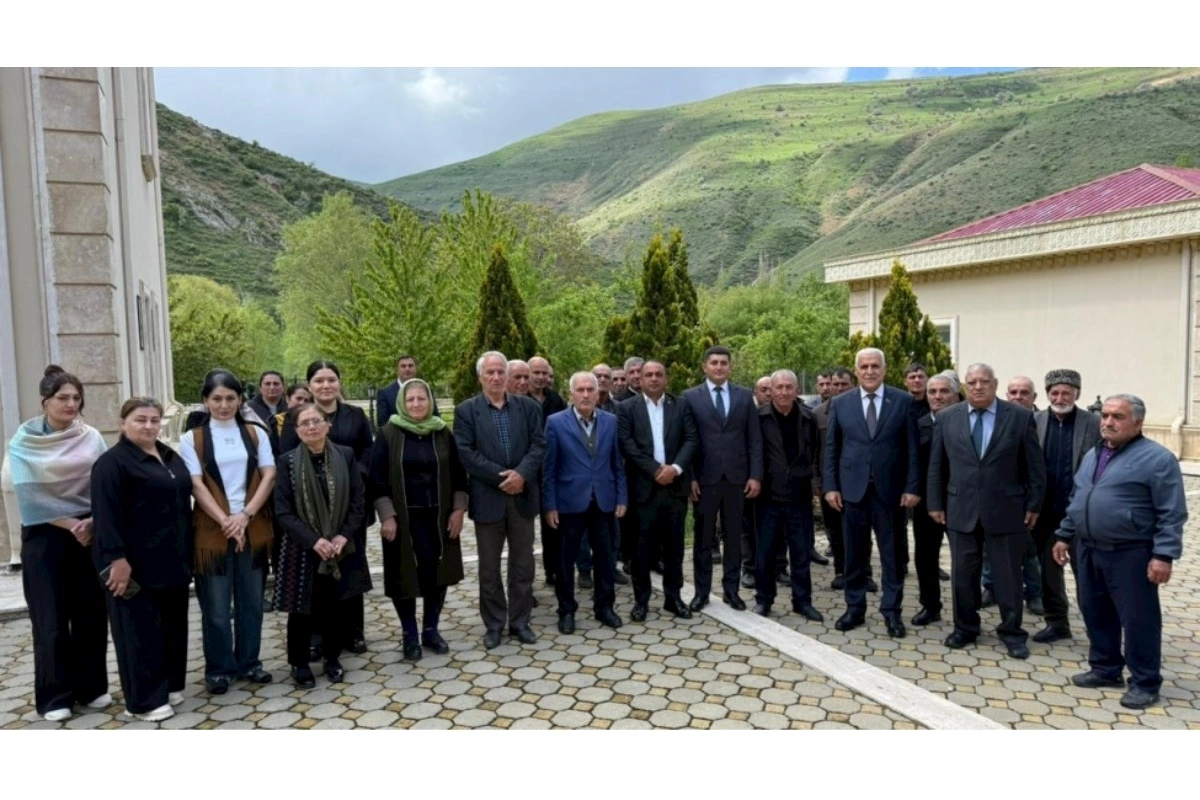 Vüqar Rəhimzadə seçiciləri ilə növbəti görüşünü keçirib — FOTOLAR