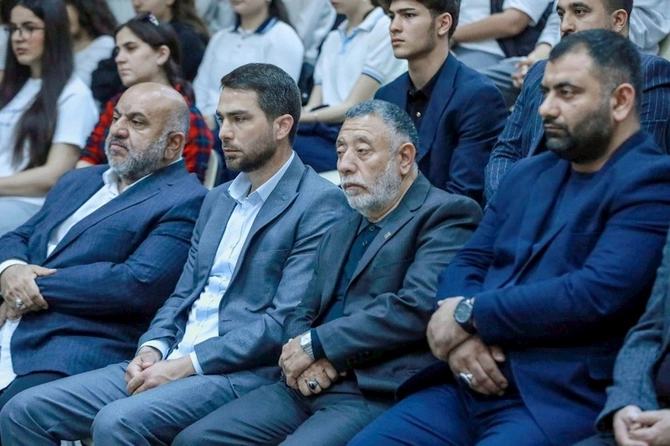 “Müasir dövrdə informasiya mühiti və sosial çağırışlar fonunda gənclər arasında mənəvi dəyərlər” mövzusunda tədbir keçirilib — FOTOLAR