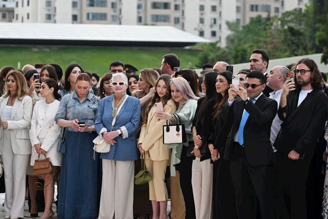 Heydər Əliyev Mərkəzində perulu rəssamın fərdi sərgisinin açılışı — FOTOLAR Heydər Əliyev Mərkəzində perulu rəssamın fərdi sərgisinin açılışı — FOTOLAR
