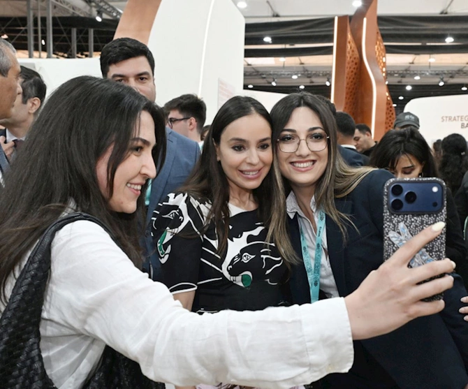 Leyla Əliyeva və Arzu Əliyeva Urban Expo sərgisində — FOTOLAR