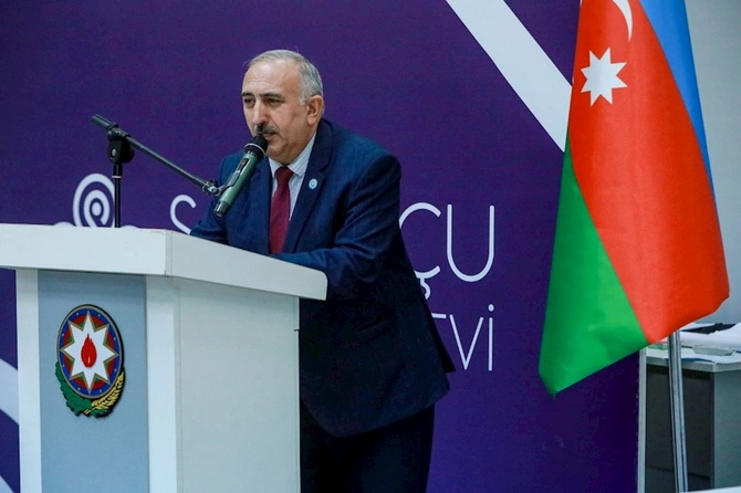 “Müasir dövrdə informasiya mühiti və sosial çağırışlar fonunda gənclər arasında mənəvi dəyərlər” mövzusunda tədbir keçirilib — FOTOLAR