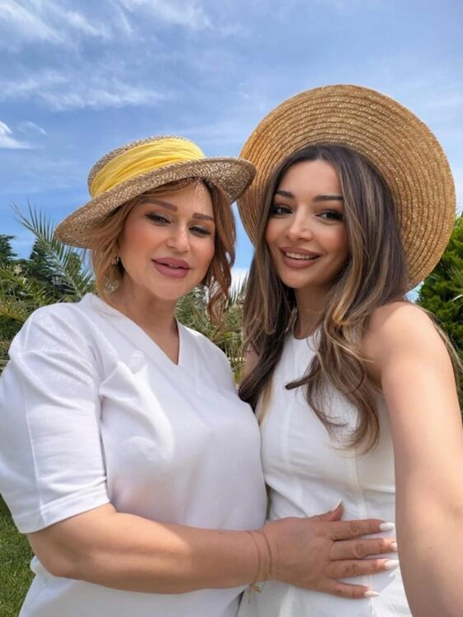 Mələkxanım Eyubova gəlini ilə — FOTO