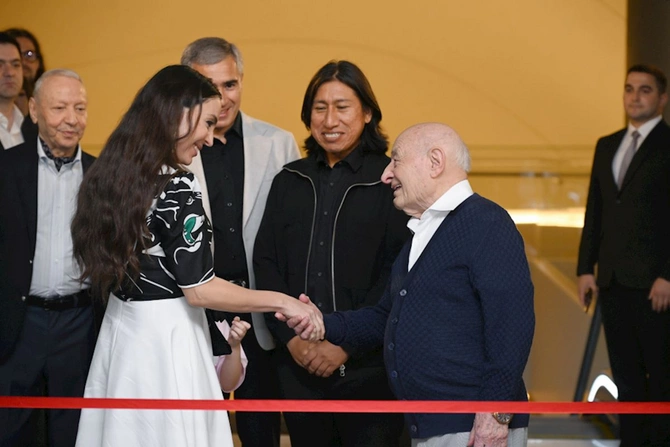 Heydər Əliyev Mərkəzində perulu rəssamın fərdi sərgisinin açılışı — FOTOLAR Heydər Əliyev Mərkəzində perulu rəssamın fərdi sərgisinin açılışı — FOTOLAR