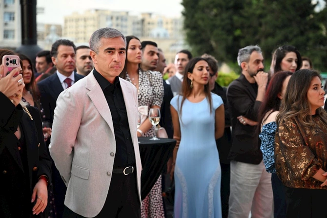 Heydər Əliyev Mərkəzində perulu rəssamın fərdi sərgisinin açılışı — FOTOLAR Heydər Əliyev Mərkəzində perulu rəssamın fərdi sərgisinin açılışı — FOTOLAR