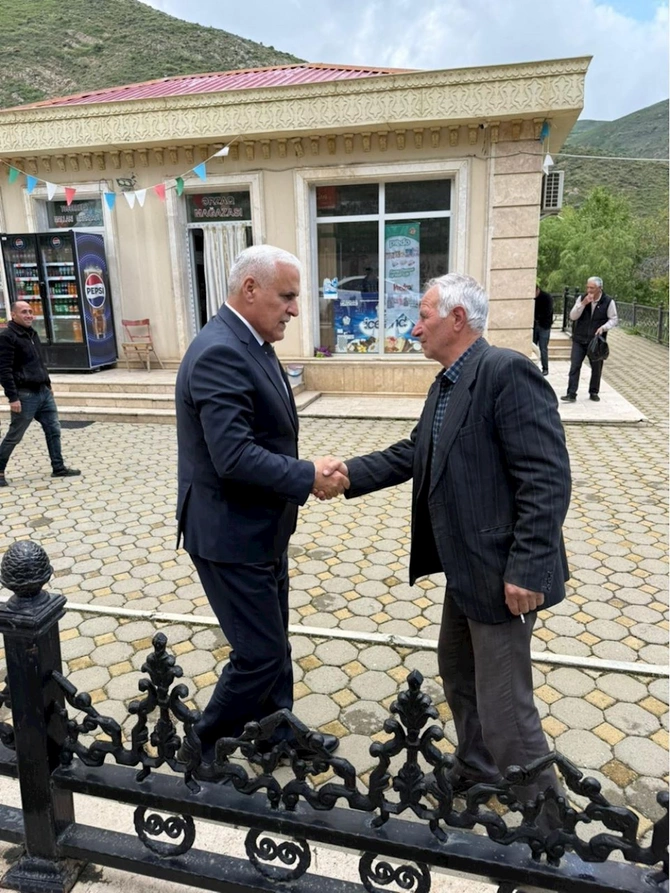 Vüqar Rəhimzadə seçiciləri ilə növbəti görüşünü keçirib — FOTOLAR