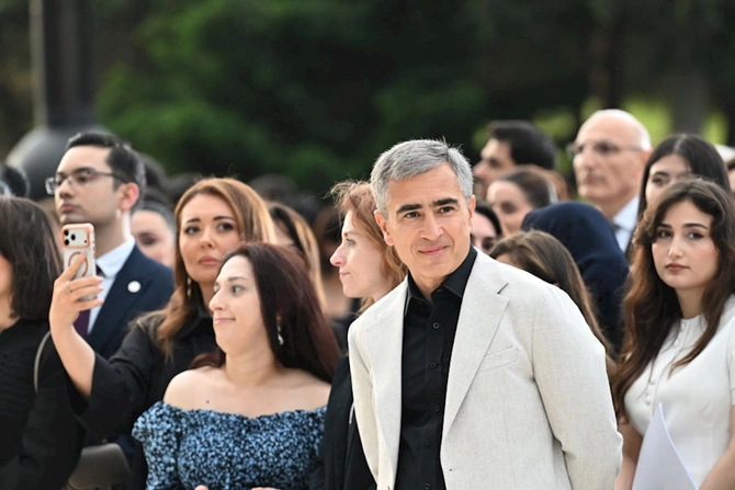 Heydər Əliyev Mərkəzində perulu rəssamın fərdi sərgisinin açılışı — FOTOLAR Heydər Əliyev Mərkəzində perulu rəssamın fərdi sərgisinin açılışı — FOTOLAR