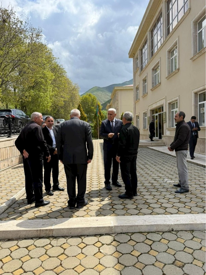 Vüqar Rəhimzadə seçiciləri ilə növbəti görüşünü keçirib — FOTOLAR