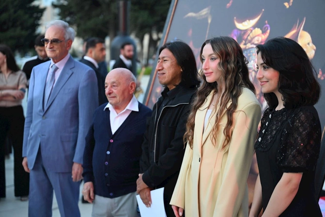 Heydər Əliyev Mərkəzində perulu rəssamın fərdi sərgisinin açılışı — FOTOLAR Heydər Əliyev Mərkəzində perulu rəssamın fərdi sərgisinin açılışı — FOTOLAR