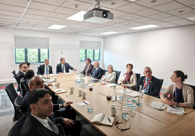 Emin Əmrullayev Britaniyanın Vorvik Universitetində olub — FOTOLAR Emin Əmrullayev Britaniyanın Vorvik Universitetində olub — FOTOLAR