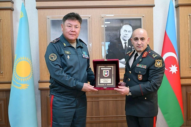 Qazaxıstan generalının rəhbərlik etdiyi nümayəndə heyəti Azərbaycana gəlib — FOTOLAR Qazaxıstan generalının rəhbərlik etdiyi nümayəndə heyəti Azərbaycana gəlib — FOTOLAR