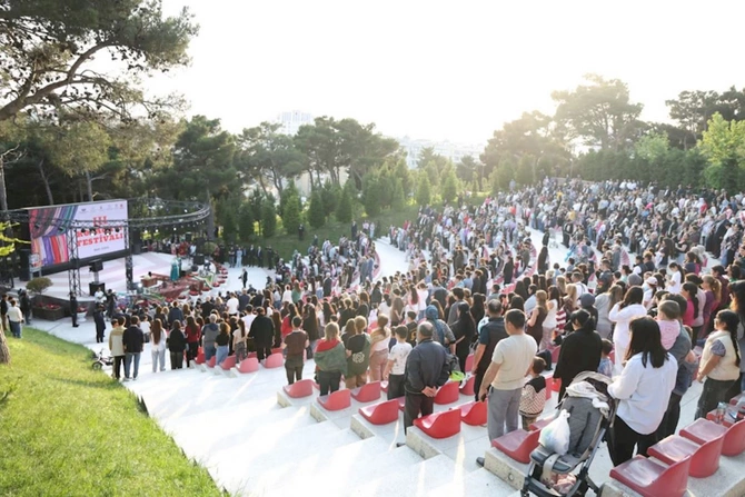 Üçüncü Kəlağayı Festivalı təşkil olunub — FOTOLAR Üçüncü Kəlağayı Festivalı təşkil olunub — FOTOLAR