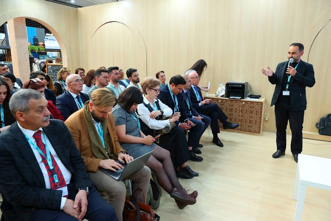 “Fəal vətəndaşın müasir şəhərsalmada töhfəsi” adlı tədbir keçirilib — FOTOLAR “Fəal vətəndaşın müasir şəhərsalmada töhfəsi” adlı tədbir keçirilib — FOTOLAR
