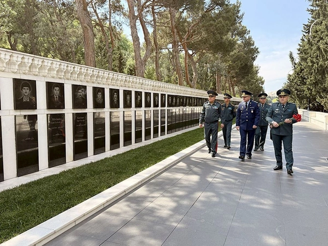 Qazaxıstan generalının rəhbərlik etdiyi nümayəndə heyəti Azərbaycana gəlib — FOTOLAR Qazaxıstan generalının rəhbərlik etdiyi nümayəndə heyəti Azərbaycana gəlib — FOTOLAR