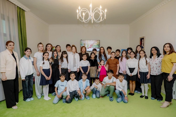 Prezidentin qızı və gəlini Sosial Reabilitasiya Mərkəzində — FOTOLAR