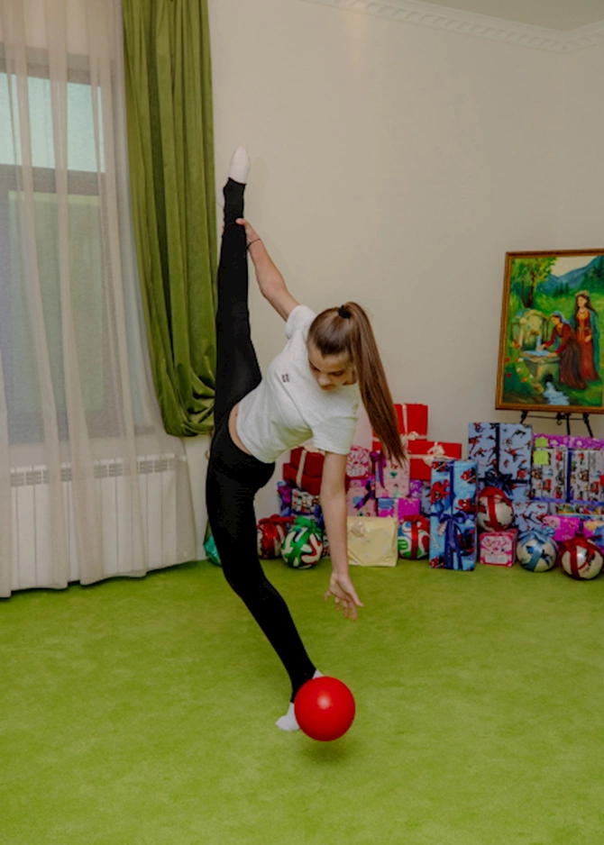 Prezidentin qızı və gəlini Sosial Reabilitasiya Mərkəzində — FOTOLAR