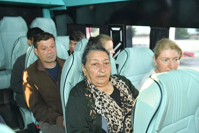 Köç Şükürbəyliyə çatdı, açarlar verildi — FOTOLAR (YENİLƏNİB) Köç Şükürbəyliyə çatdı, açarlar verildi — FOTOLAR (YENİLƏNİB)