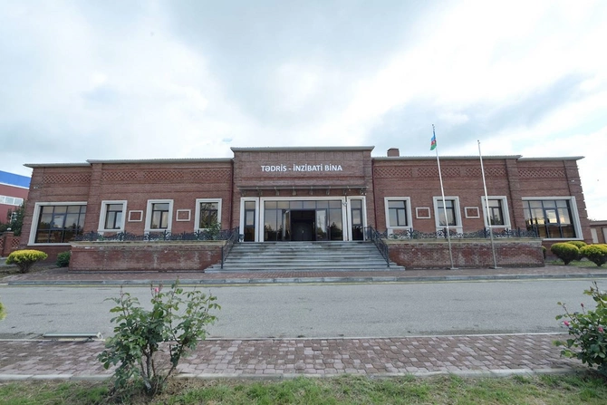 Emin Əmrullayev İsmayıllı Dövlət Peşə Təhsil Mərkəzinin Qobustan korpusunda oldu — FOTOLAR Emin Əmrullayev İsmayıllı Dövlət Peşə Təhsil Mərkəzinin Qobustan korpusunda oldu — FOTOLAR