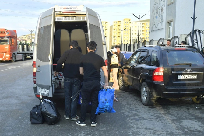 Köç Şükürbəyliyə çatdı, açarlar verildi — FOTOLAR (YENİLƏNİB) Köç Şükürbəyliyə çatdı, açarlar verildi — FOTOLAR (YENİLƏNİB)