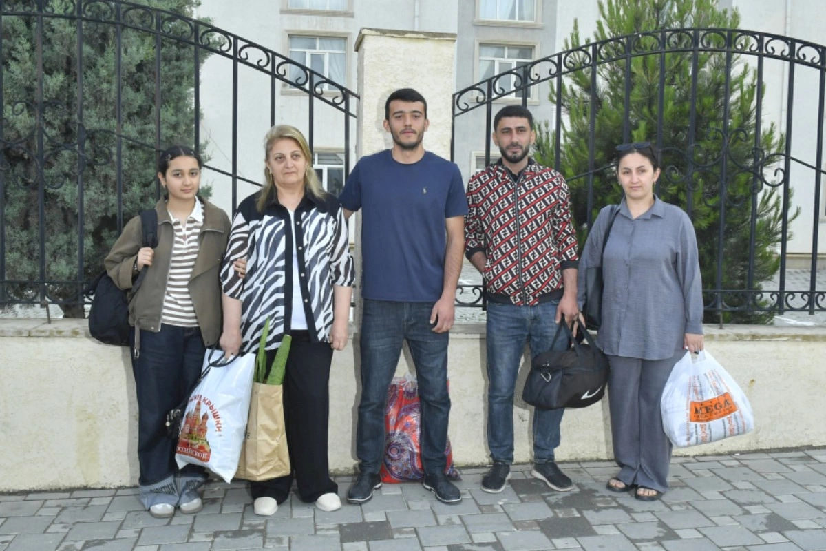 Köç Şükürbəyliyə çatdı, açarlar verildi — FOTOLAR (YENİLƏNİB)