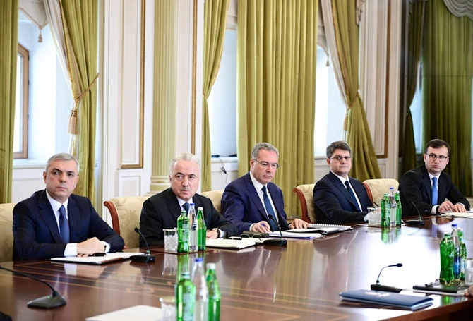 Prezident İlham Əliyevin sədrliyi ilə kənd təsərrüfatı məsələlərinə həsr olunmuş müşavirə keçirilib — FOTOLAR (YENİLƏNİB)