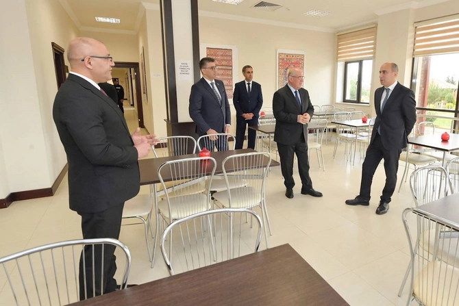 Emin Əmrullayev İsmayıllı Dövlət Peşə Təhsil Mərkəzinin Qobustan korpusunda oldu — FOTOLAR Emin Əmrullayev İsmayıllı Dövlət Peşə Təhsil Mərkəzinin Qobustan korpusunda oldu — FOTOLAR