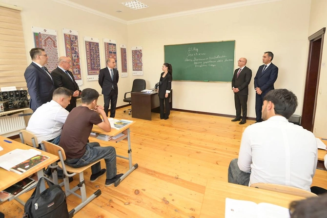 Emin Əmrullayev İsmayıllı Dövlət Peşə Təhsil Mərkəzinin Qobustan korpusunda oldu — FOTOLAR Emin Əmrullayev İsmayıllı Dövlət Peşə Təhsil Mərkəzinin Qobustan korpusunda oldu — FOTOLAR