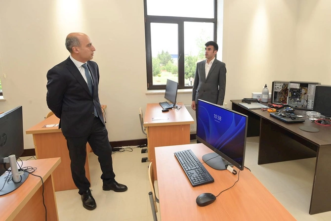 Emin Əmrullayev İsmayıllı Dövlət Peşə Təhsil Mərkəzinin Qobustan korpusunda oldu — FOTOLAR Emin Əmrullayev İsmayıllı Dövlət Peşə Təhsil Mərkəzinin Qobustan korpusunda oldu — FOTOLAR