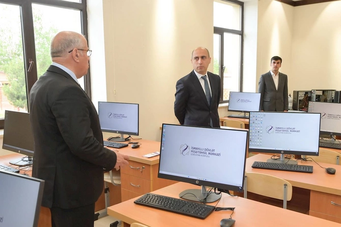 Emin Əmrullayev İsmayıllı Dövlət Peşə Təhsil Mərkəzinin Qobustan korpusunda oldu — FOTOLAR Emin Əmrullayev İsmayıllı Dövlət Peşə Təhsil Mərkəzinin Qobustan korpusunda oldu — FOTOLAR