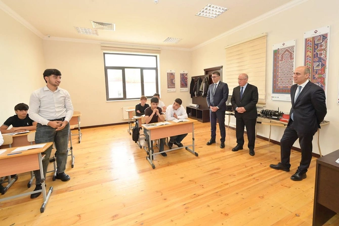 Emin Əmrullayev İsmayıllı Dövlət Peşə Təhsil Mərkəzinin Qobustan korpusunda oldu — FOTOLAR Emin Əmrullayev İsmayıllı Dövlət Peşə Təhsil Mərkəzinin Qobustan korpusunda oldu — FOTOLAR