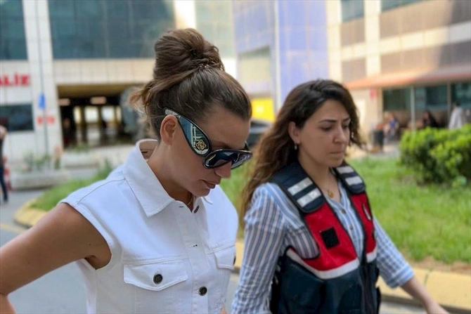 Serenay Sarıkaya sərbəst buraxıldı — FOTO