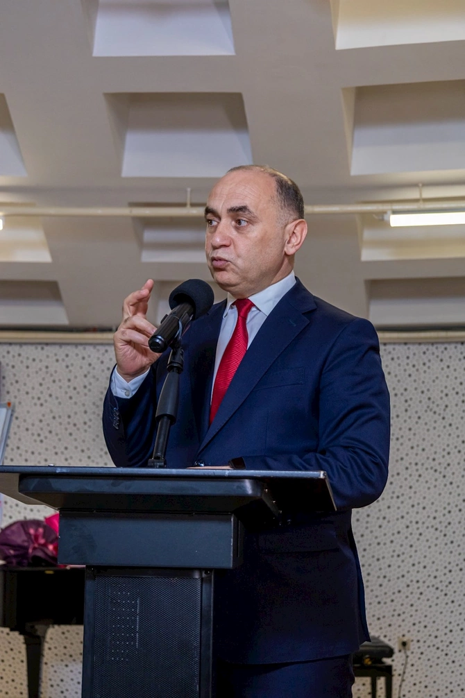Uşaqlarda erkən inkişaf problemlərini necə müəyyənləşdirmək olar? — Bakıda mühüm konfrans