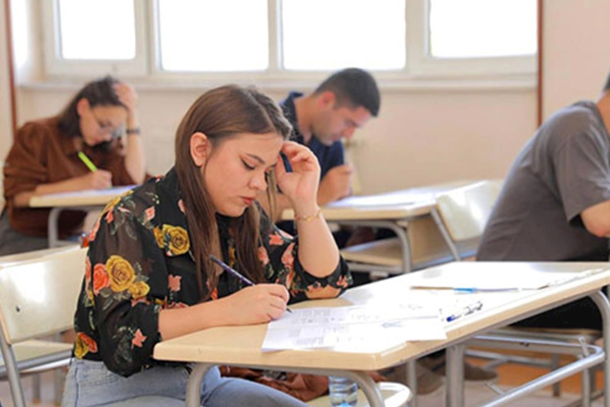 Gələn il abituriyentlər xarici dildə 100 sözdən ibarət mətn yazacaq