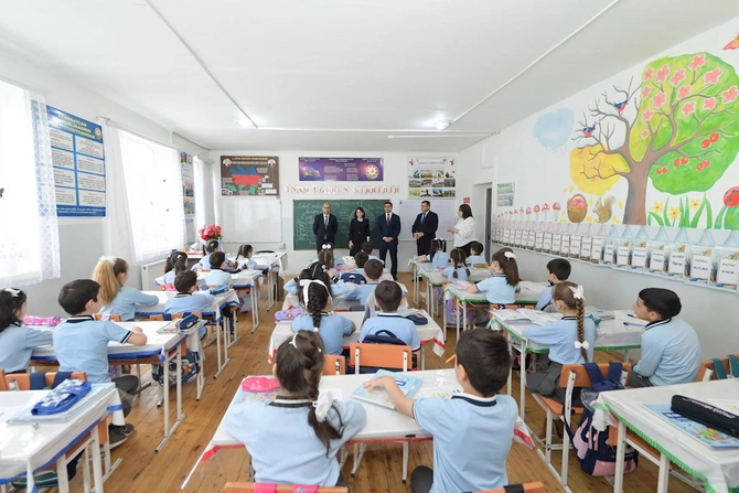 Nazir Qaxda tədris prosesi ilə tanış olub — FOTOLAR