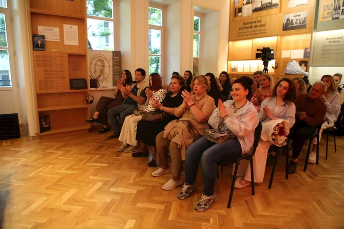 “Solo gənclik” layihəsinin növbəti konserti keçirilib — FOTOLAR “Solo gənclik” layihəsinin növbəti konserti keçirilib — FOTOLAR
