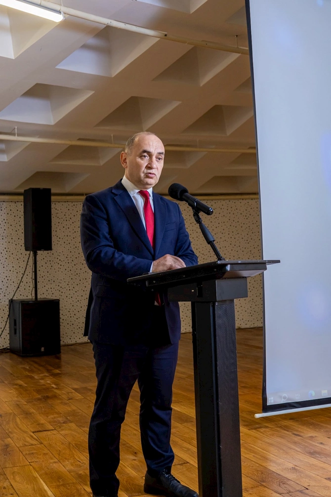 Uşaqlarda erkən inkişaf problemlərini necə müəyyənləşdirmək olar? — Bakıda mühüm konfrans