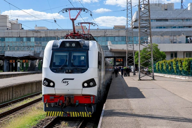 Bakı–Tbilisi qatarının Tbilisiyə ilk səfəri tamamlandı — FOTOLAR