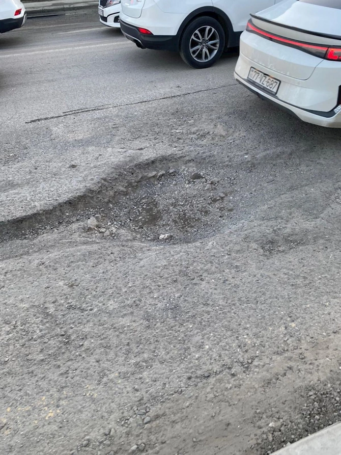 Bakının bu ərazisində yola görə uzun tıxaclar yaranır — FOTOLAR Bakının bu ərazisində yola görə uzun tıxaclar yaranır — FOTOLAR