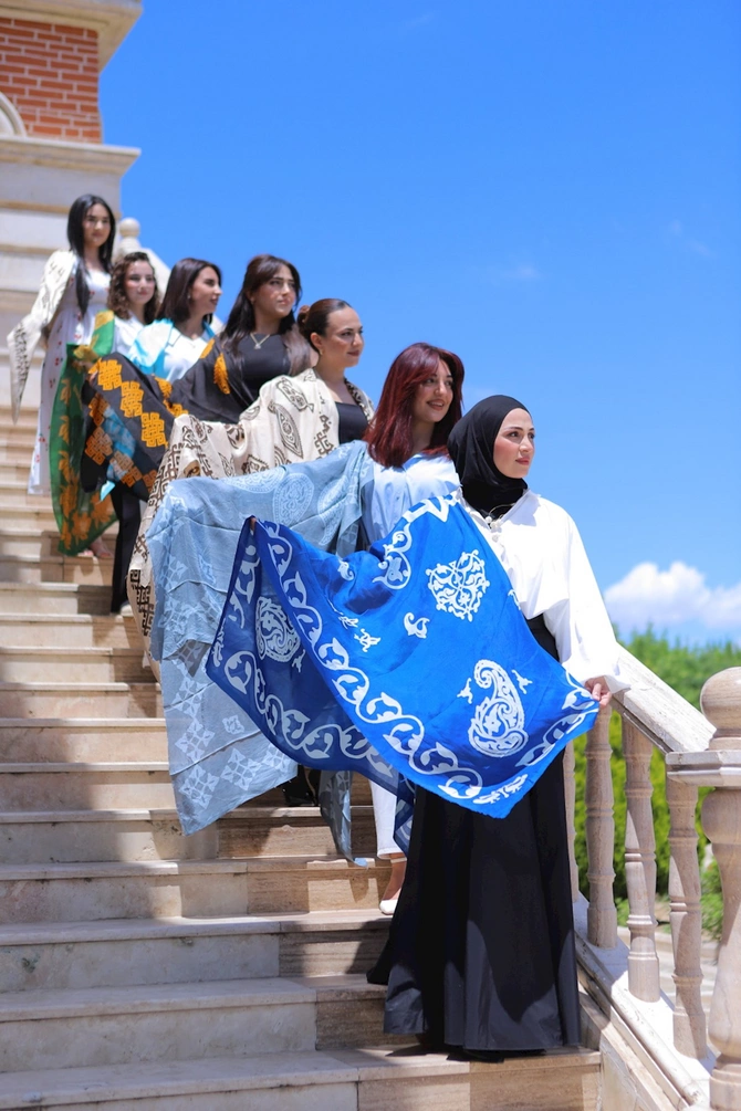 Möminə Xatun türbəsi ətrafında “Yeləni” kəlağayı kolleksiyası TƏQDİM OLUNDU—FOTO—VİDEO