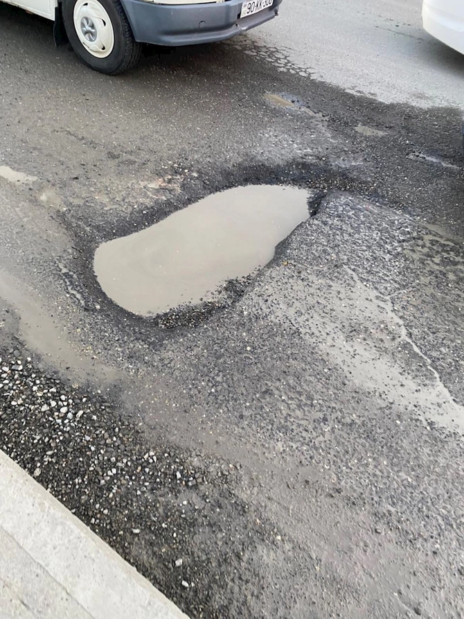 Bakının bu ərazisində yola görə uzun tıxaclar yaranır — FOTOLAR Bakının bu ərazisində yola görə uzun tıxaclar yaranır — FOTOLAR