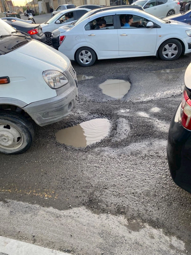 Bakının bu ərazisində yola görə uzun tıxaclar yaranır — FOTOLAR Bakının bu ərazisində yola görə uzun tıxaclar yaranır — FOTOLAR