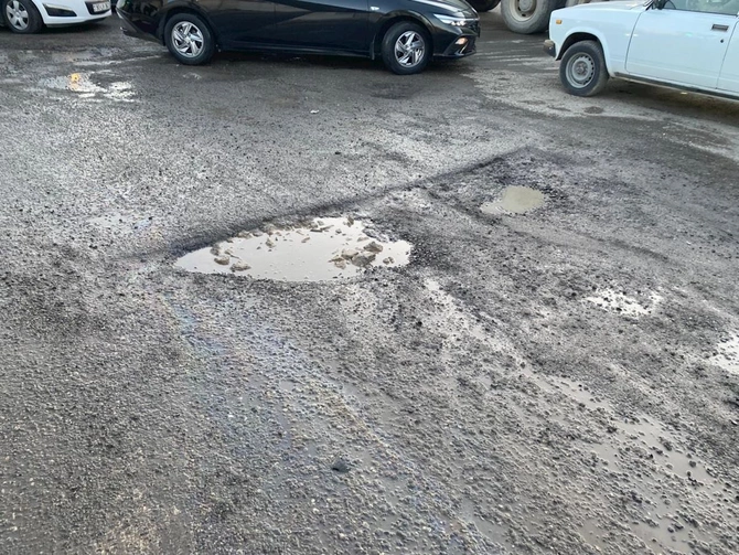Bakının bu ərazisində yola görə uzun tıxaclar yaranır — FOTOLAR Bakının bu ərazisində yola görə uzun tıxaclar yaranır — FOTOLAR