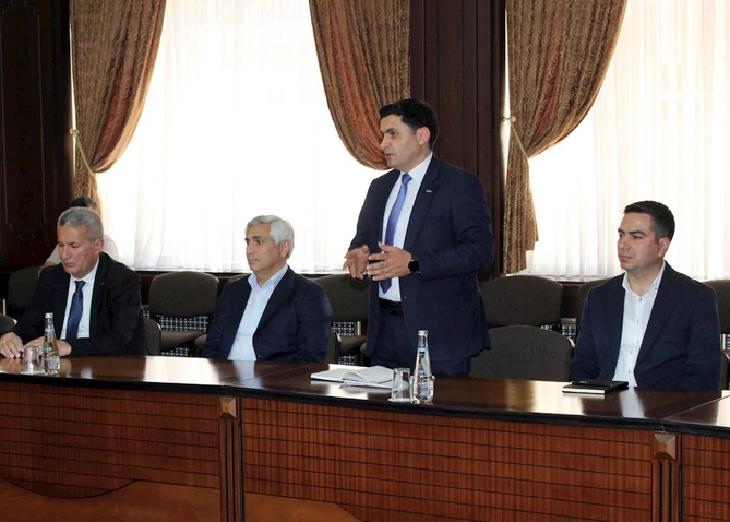 “Azərişıq” ASC-nin nümayəndələri Naxçıvan şəhərində fermer və sahibkarlarla görüş keçirib “Azərişıq” ASC-nin nümayəndələri Naxçıvan şəhərində fermer və sahibkarlarla görüş keçirib