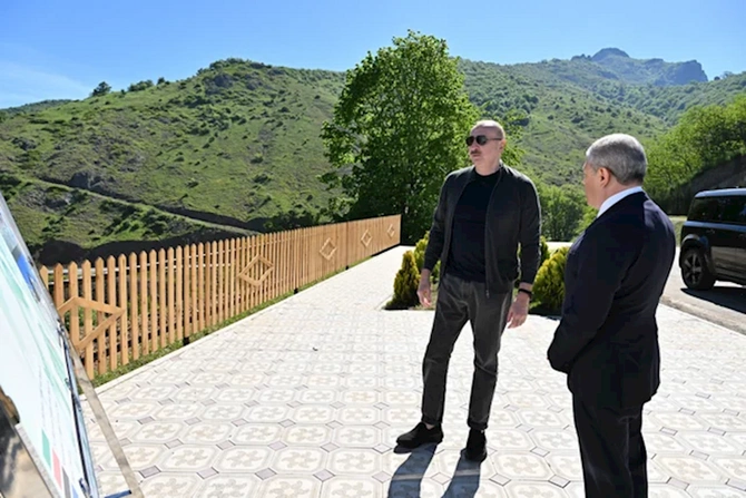 İlham Əliyev Şuşanın Böyük Qaladərəsi kəndində görülən işlərlə tanış olub
