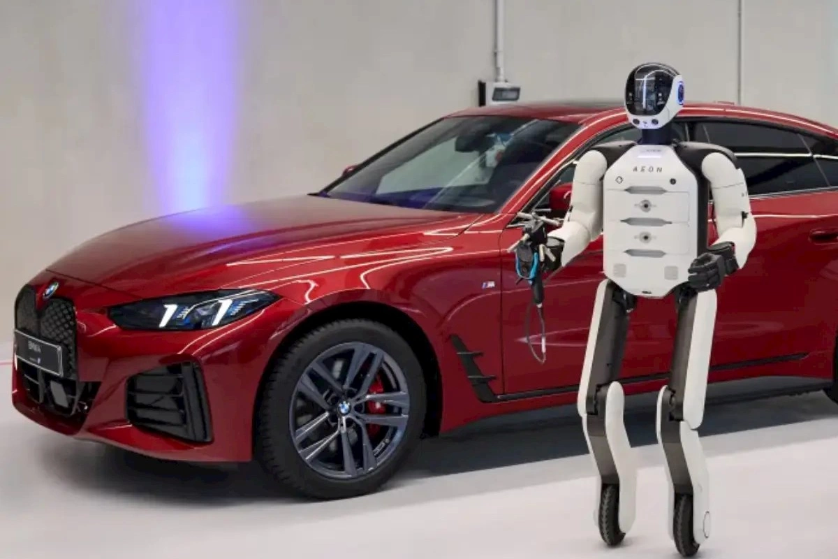 BMW-ləri humanoidlər istehsal etməyə başladı
