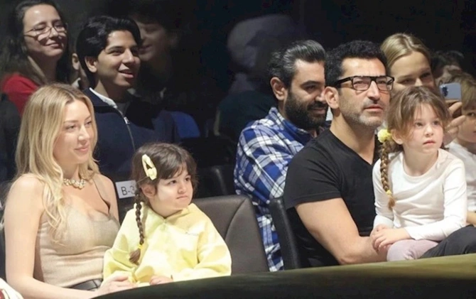 Sinem Kobal və Kenan İmirzalıoğlu ilk dəfə qızları ilə — FOTO Sinem Kobal və Kenan İmirzalıoğlu ilk dəfə qızları ilə — FOTO