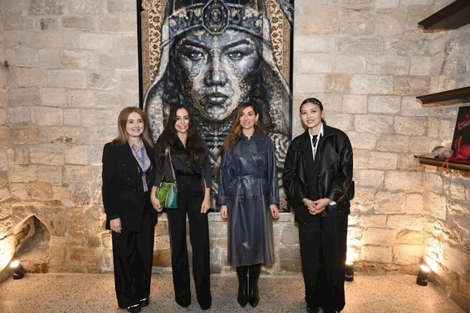 Prezidentin qızları Beynəlxalq Xalça Festivalında — FOTOLAR