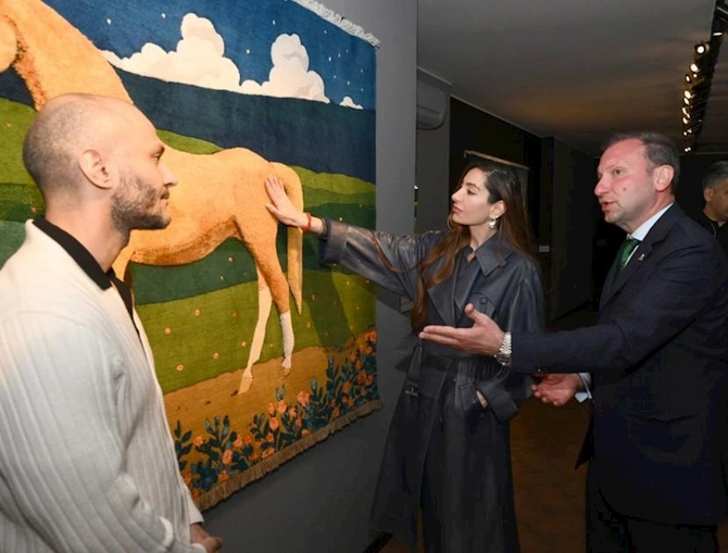Prezidentin qızları Beynəlxalq Xalça Festivalında — FOTOLAR