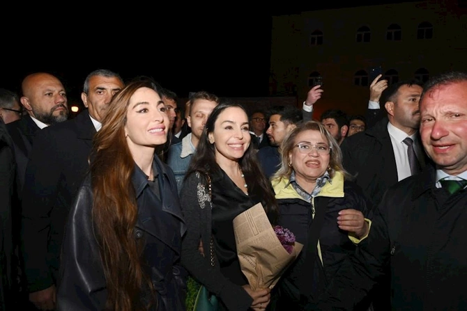 Prezidentin qızları Beynəlxalq Xalça Festivalında — FOTOLAR