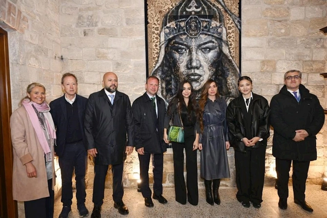Prezidentin qızları Beynəlxalq Xalça Festivalında — FOTOLAR