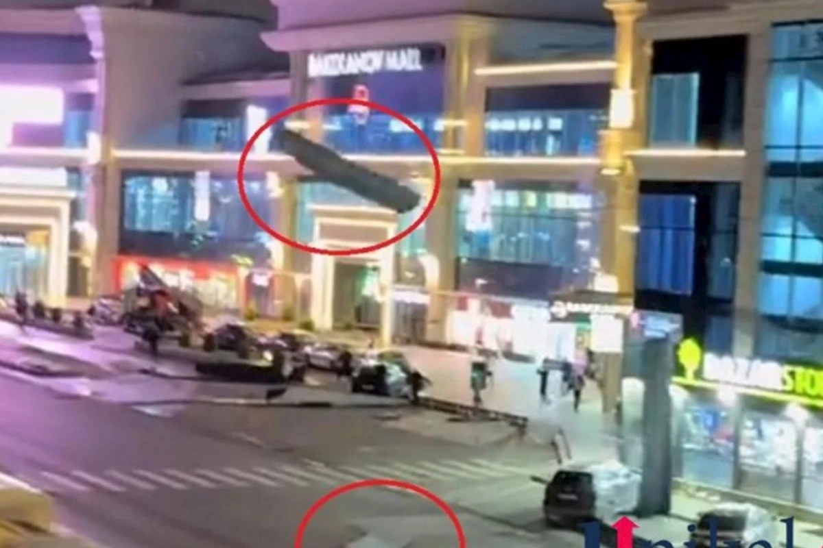 Bakıda “mall”un dam örtüyü uçdu — VİDEO